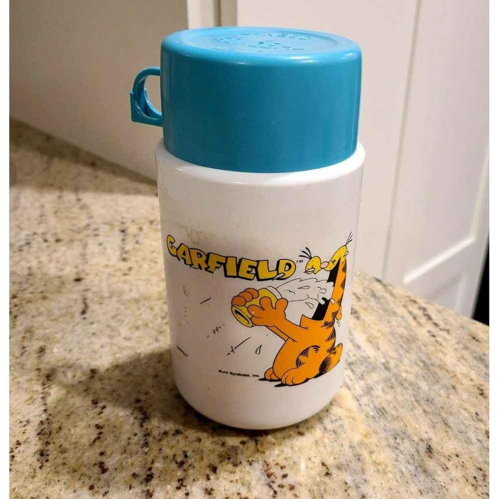 VINTAGE 1978 Garfield Thermos Cartoon Americana Collectible Nostalgia. Blue Top